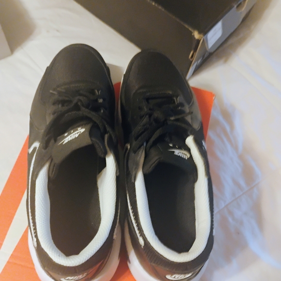 Nike Kids Air Max Black and White Shoes - Picture 4 of 5